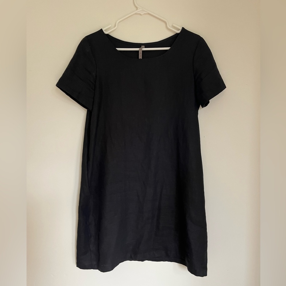 Ovate black linen shift dress. Size M.